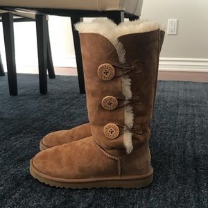 UGG Bailey Button Triplet II Boots (Size 6 US)